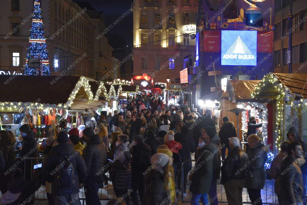 Városkép - Ünnep - Budapest  - Adventi Ünnep a Bazilikánál