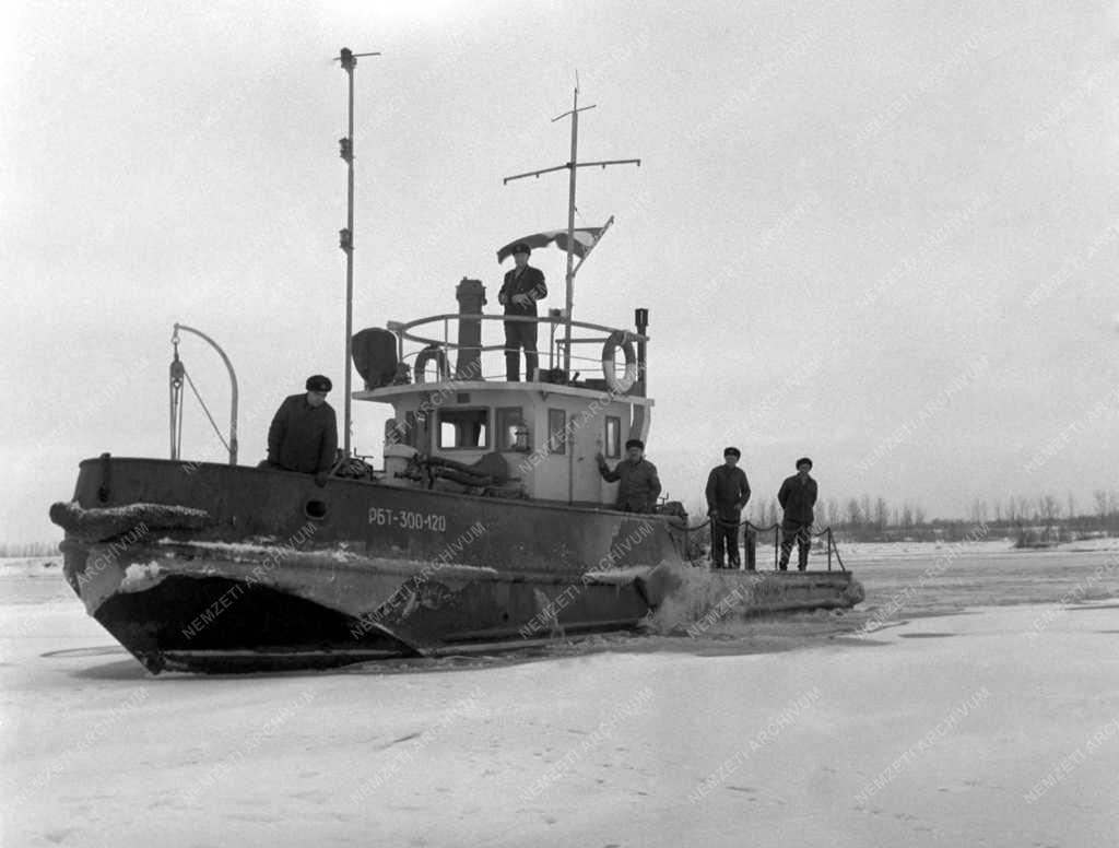 Vízügy - Időjárás - Küzdelem a Tisza jégtorlaszaival