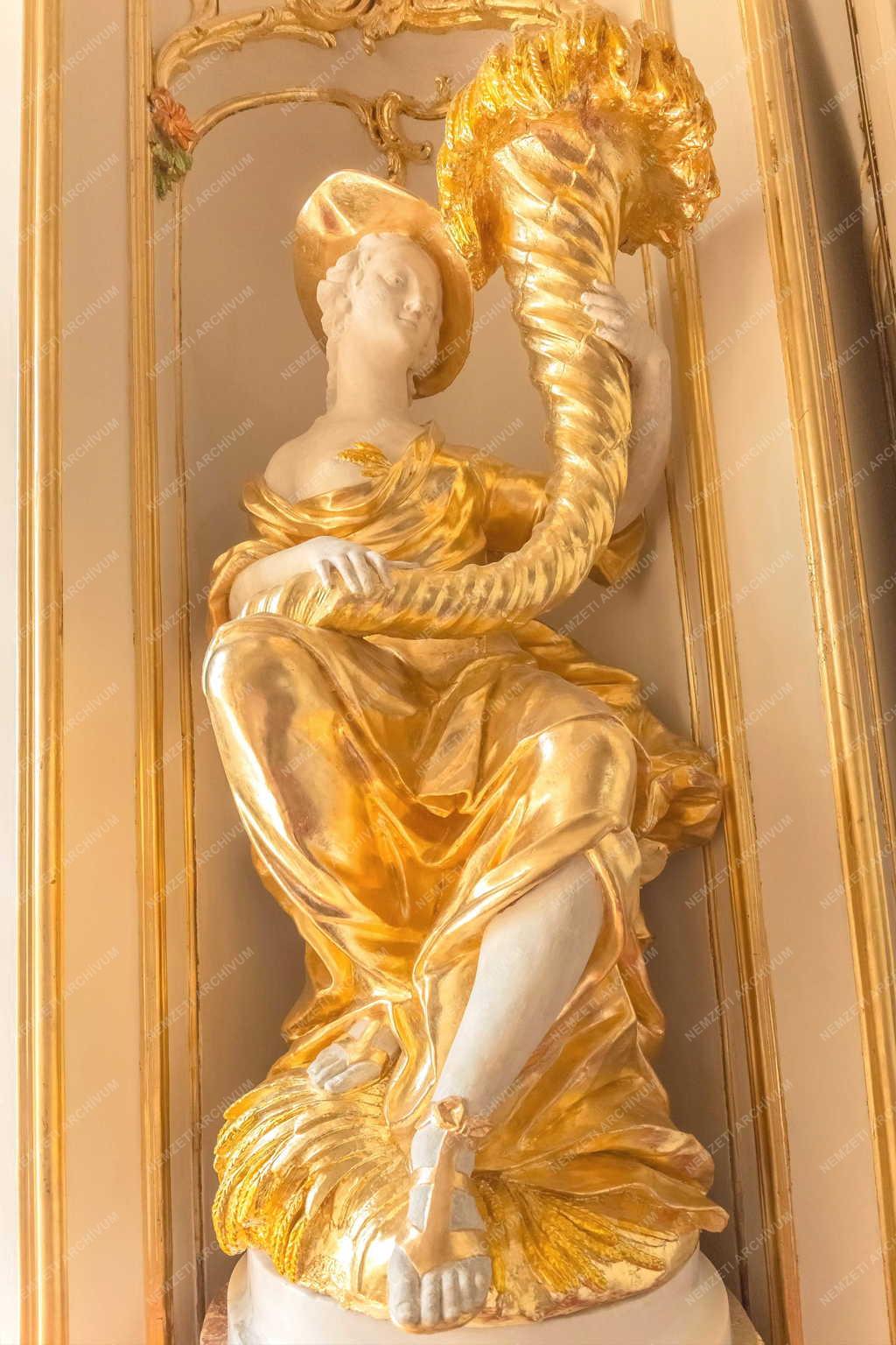 Műalkotás - Az Ősz című allegorikus szobor