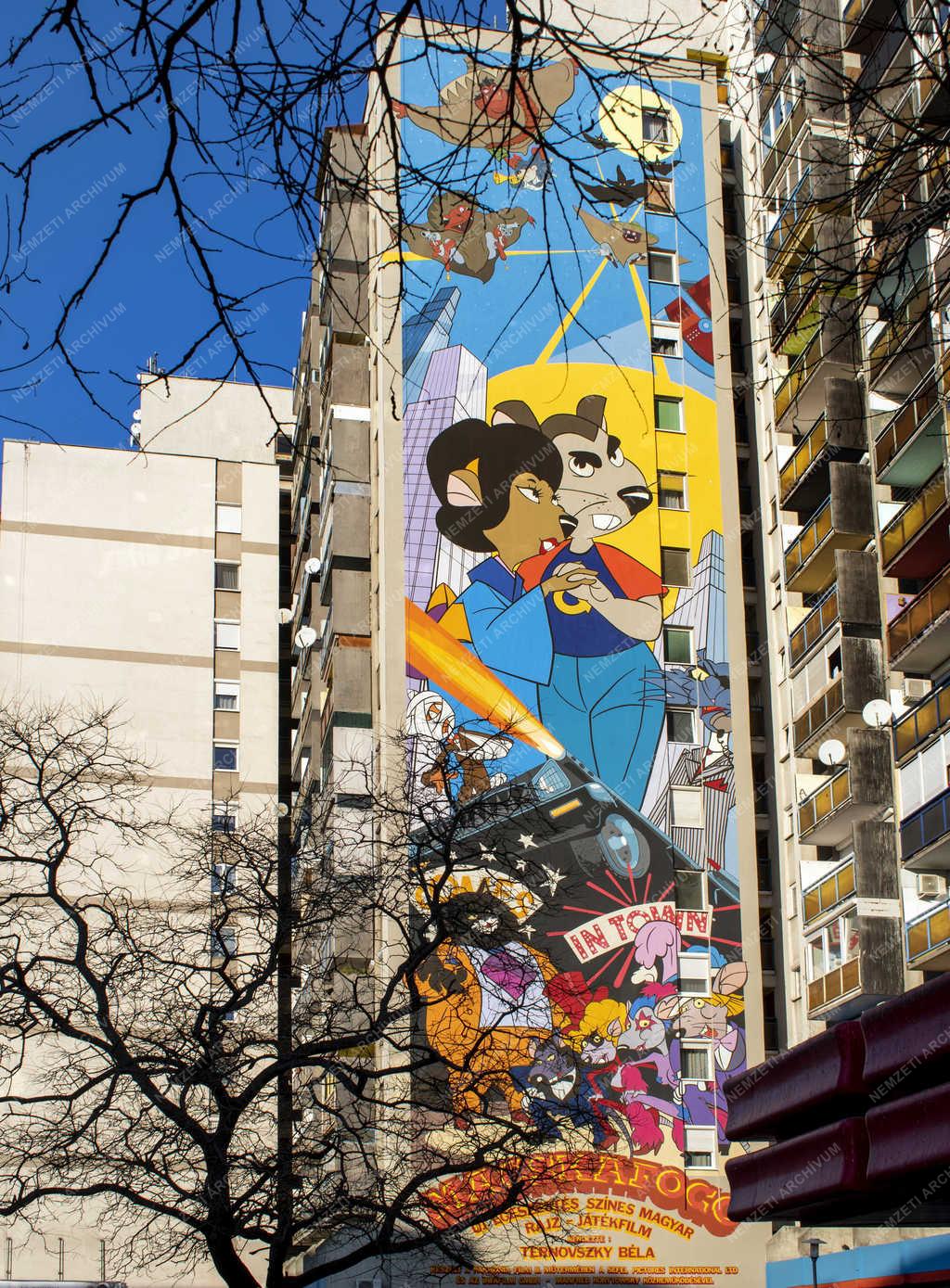 Városkép - Budapest - Rajzfim szereplők egy tűzfalon