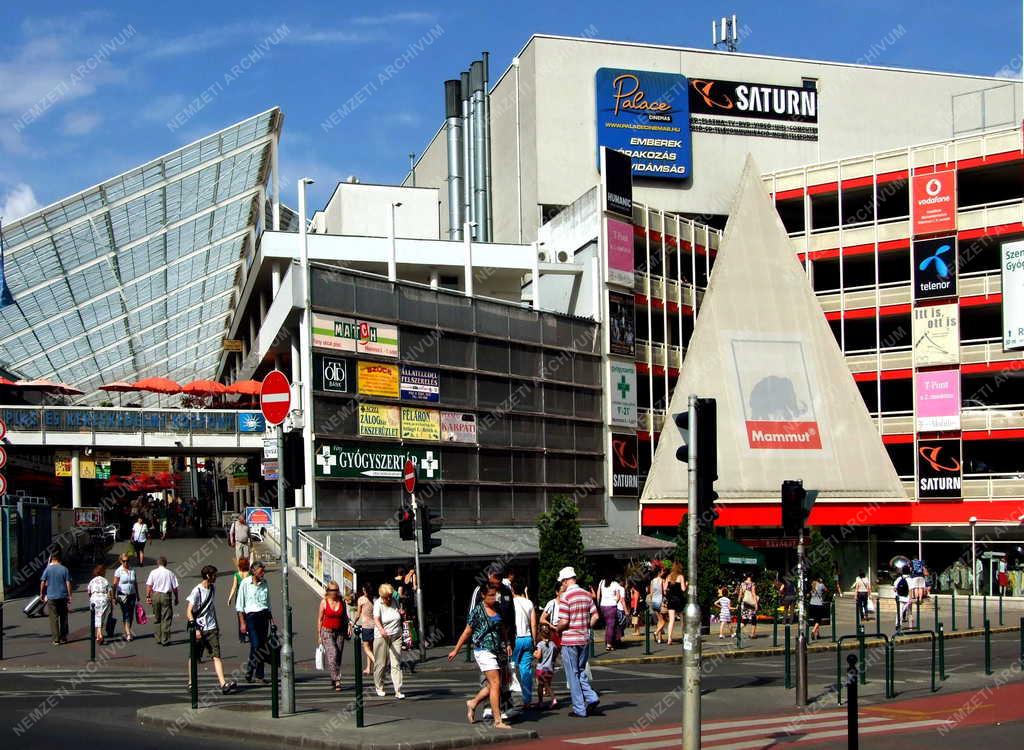 Kereskedelem - Bevásárlóközpont és piac