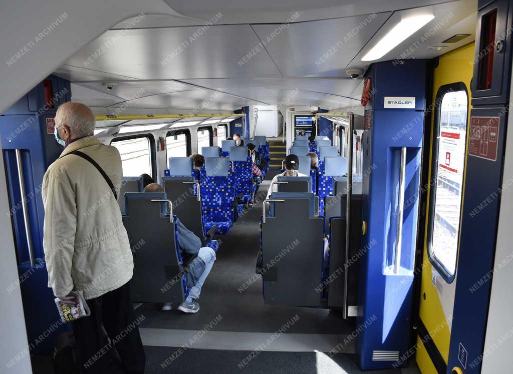 Közlekedés - MÁV - Stadler KISS emeletes motorvonat