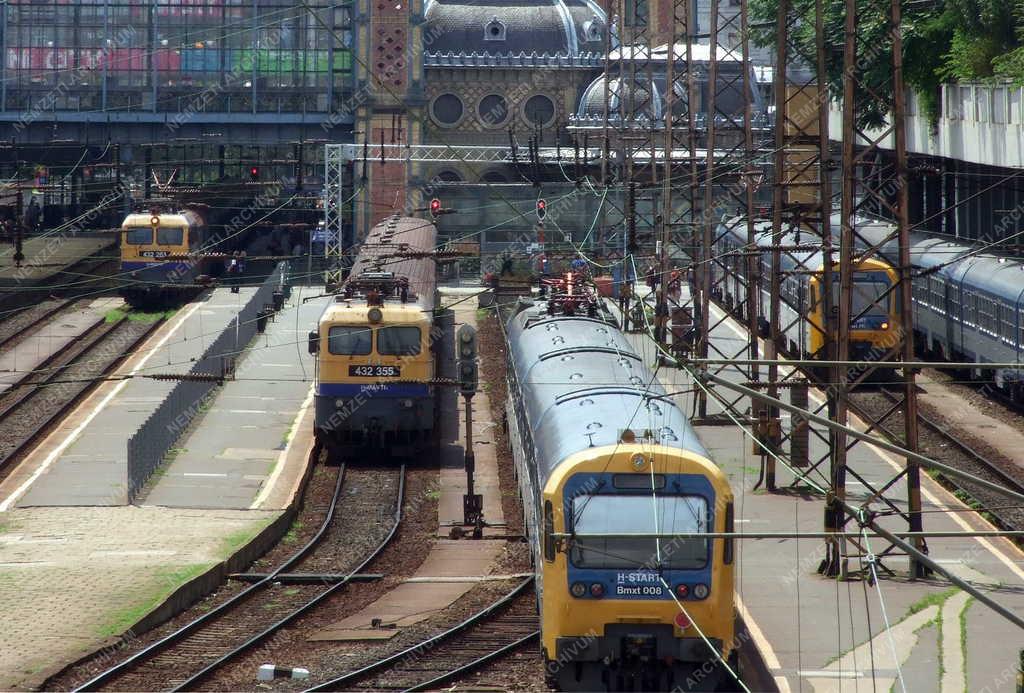 Közlekedés - A Nyugati pályaudvar