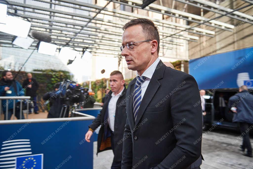 Szijjártó Péter a Külügyek Tanácsának rendkívüli ülésére érkezik Brüsszelben 