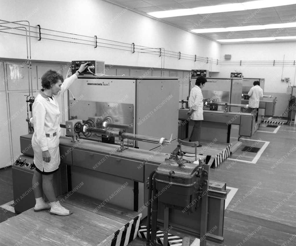 Elektronikai ipar - Gyöngyösi Izzó