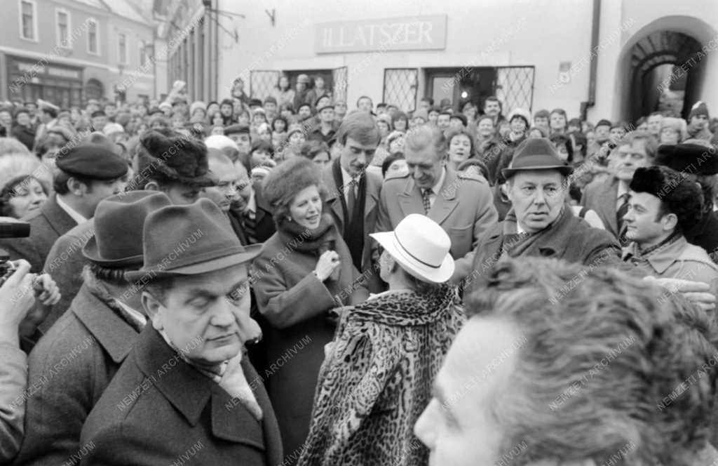 Külkapcsolat - Margaret Thatcher Szentendrén