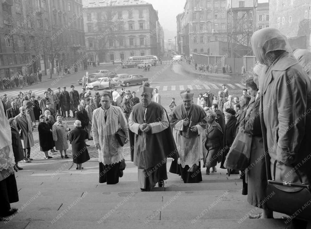 Egyház - Püspökszentelés a budapesti Szent István-bazilikában