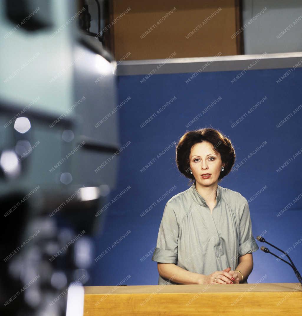 Média - Televízió - Berkes Zsuzsa, a Magyar Televízió bemondója