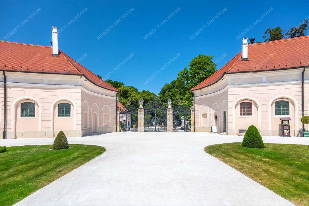 Épület - Fertőd - Az Esterházy-kastély 