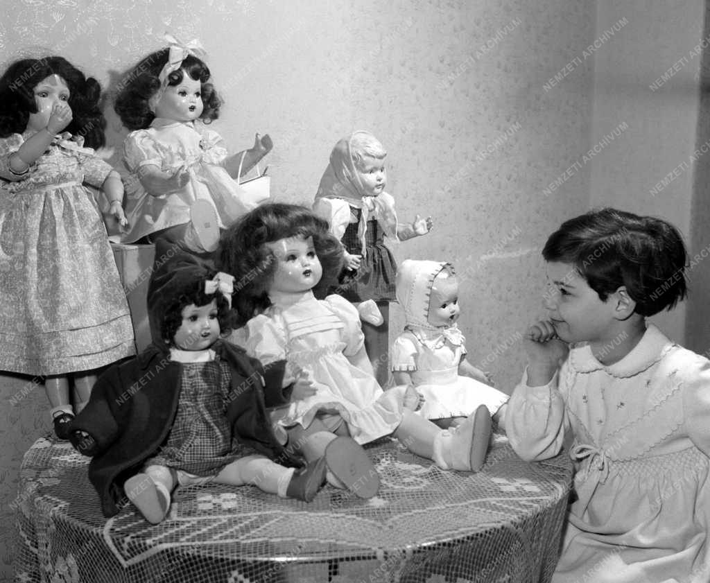 Kereskedelem - Babaszépségverseny a Verseny Áruházban