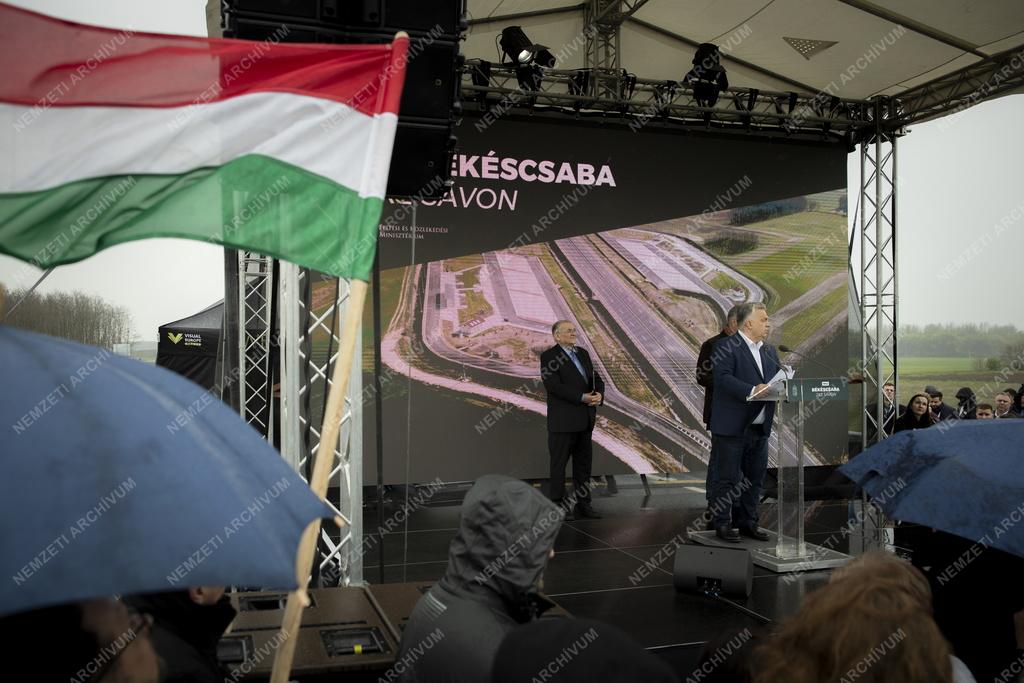 Az M44 gyorsforgalmi út M5-ös autópálya és Szentkirály közötti szakaszának átadása