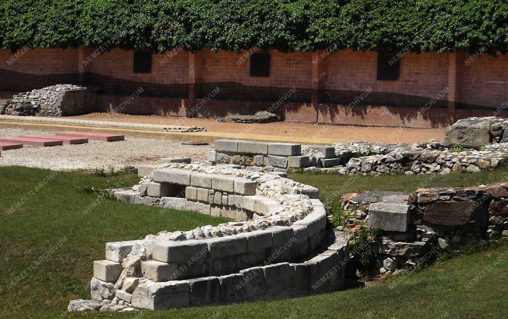 Városkép - Székesfehérvár - Nemzeti Emlékhely - Középkori Romkert