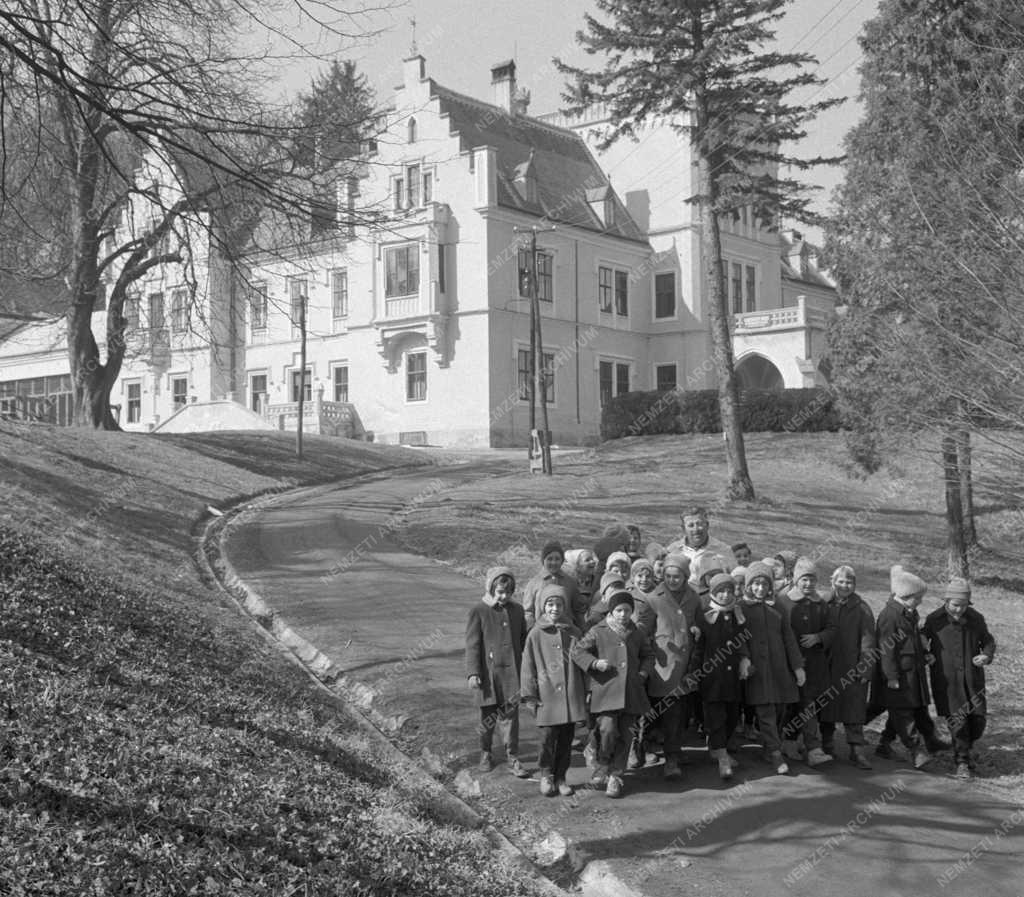 Életkép - Mikosdpusztai gyermeküdülő 