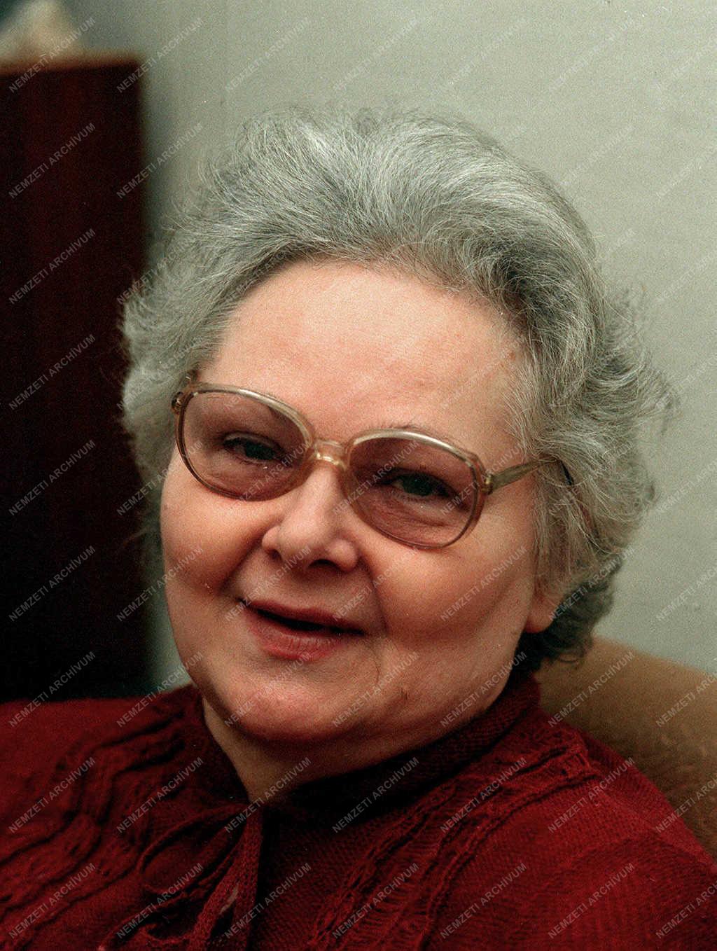 Bede Anna költő