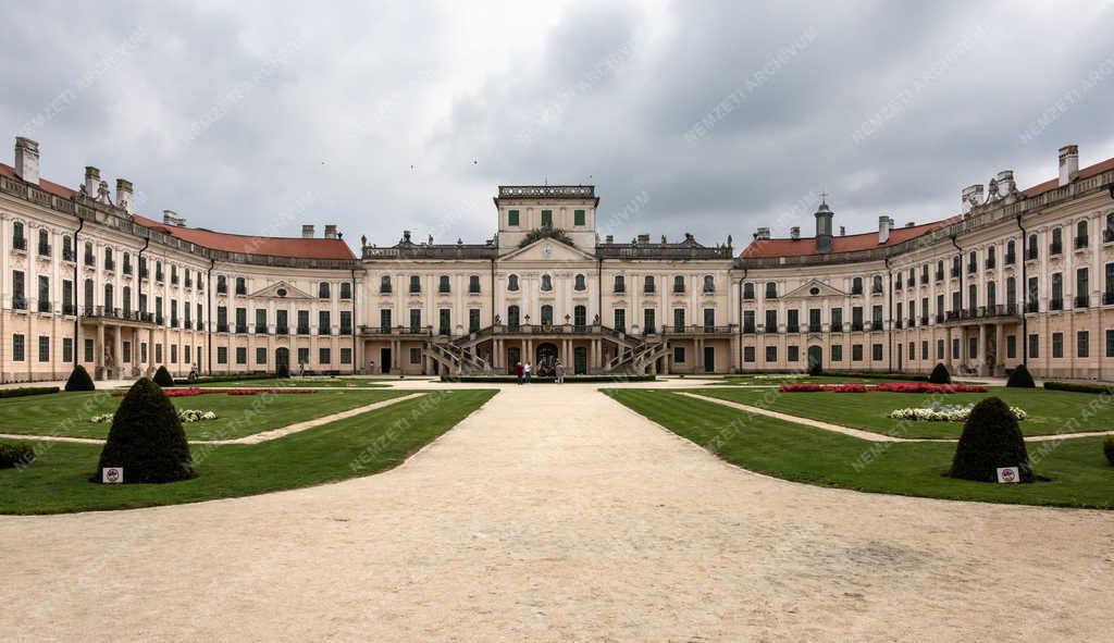 Épület - Fertőd - Az Esterházy-kastély