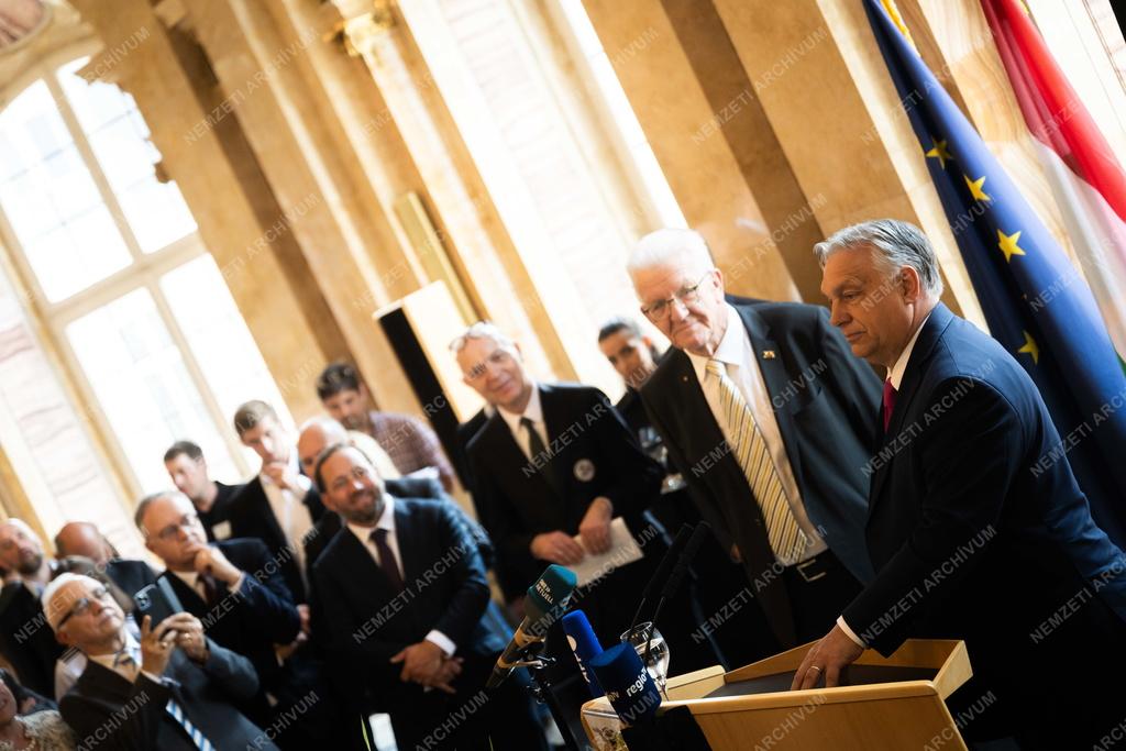 Orbán Viktor a baden-württembergi kormányfővel tárgyalt