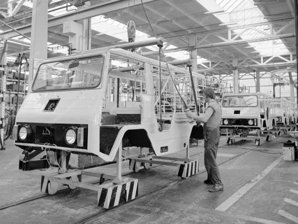 Ipar - Autógyártás - Volvo terepjáró készül a Csepel Autógyárban