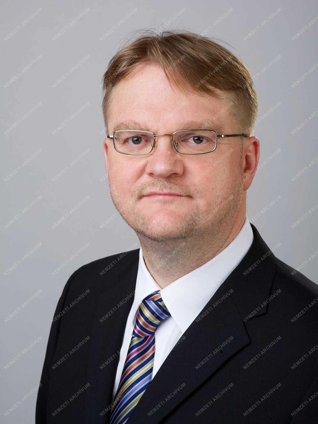 Új kormány - Államtitkárok - Répássy Róbert