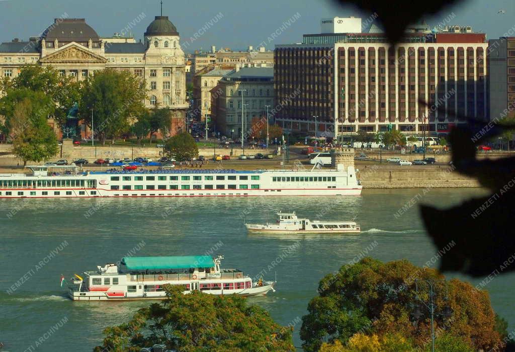 Budapest - Városkép - Vízi közlekedés 