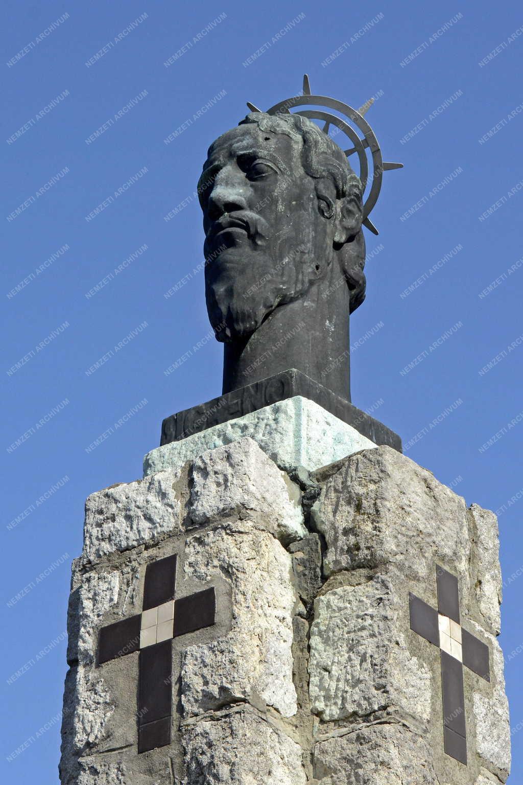 Emlékmű - Zebegény - Országzászló-emlékműegyüttes