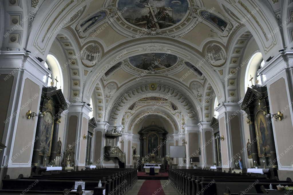 Egyház - Cegléd - Szent Kereszt főplébánia-templom