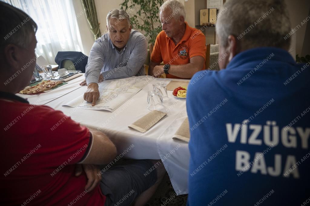 Orbán Viktor aszályvédelmi szemlét tartott Dunapatajon