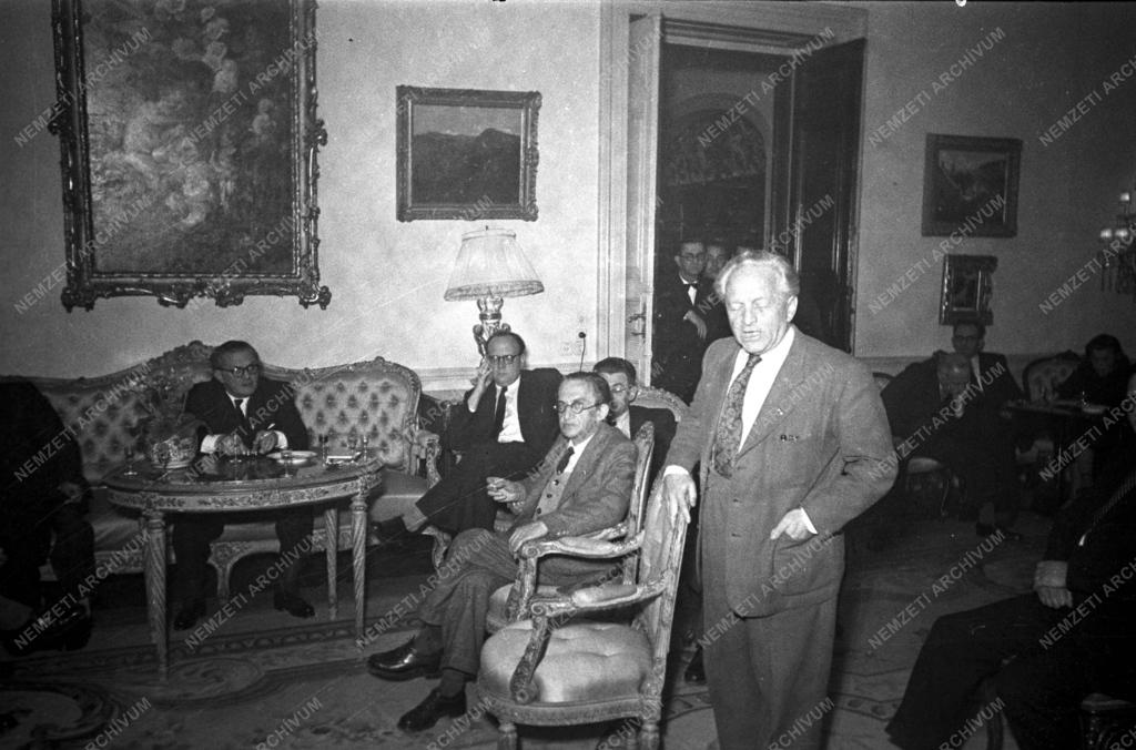 Kultúra - Szakasits Árpád köztársasági elnök fogadja az