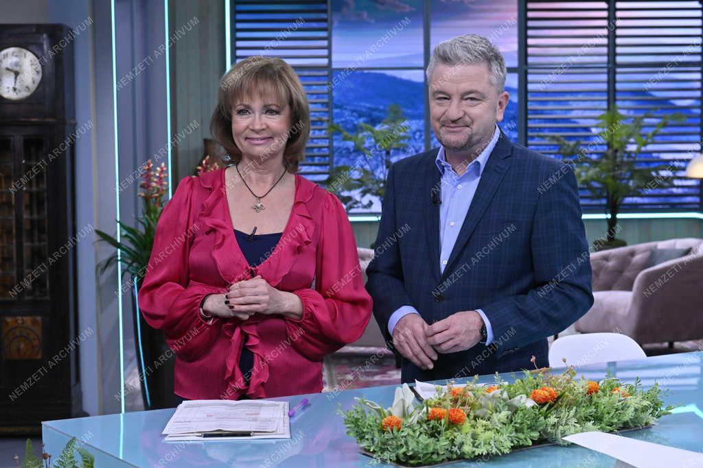 Kultúra - Televízió - Almárium című szolgáltató műsor