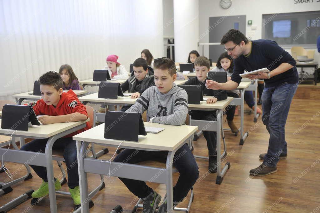 Kultúra - MTVA Rádió- és Televíziótörténeti Múzeum
