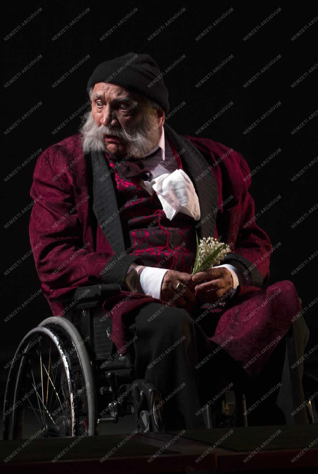 Kultúra - Budapest - Dušan Kovačević: A maratonfutók tiszteletkört futnak