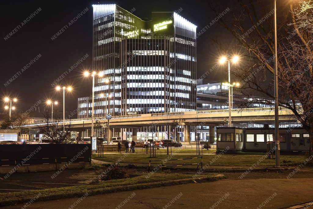 Városkép - Budapest - Esti kivilágításban az Agora Budapest irodaépület komplexum