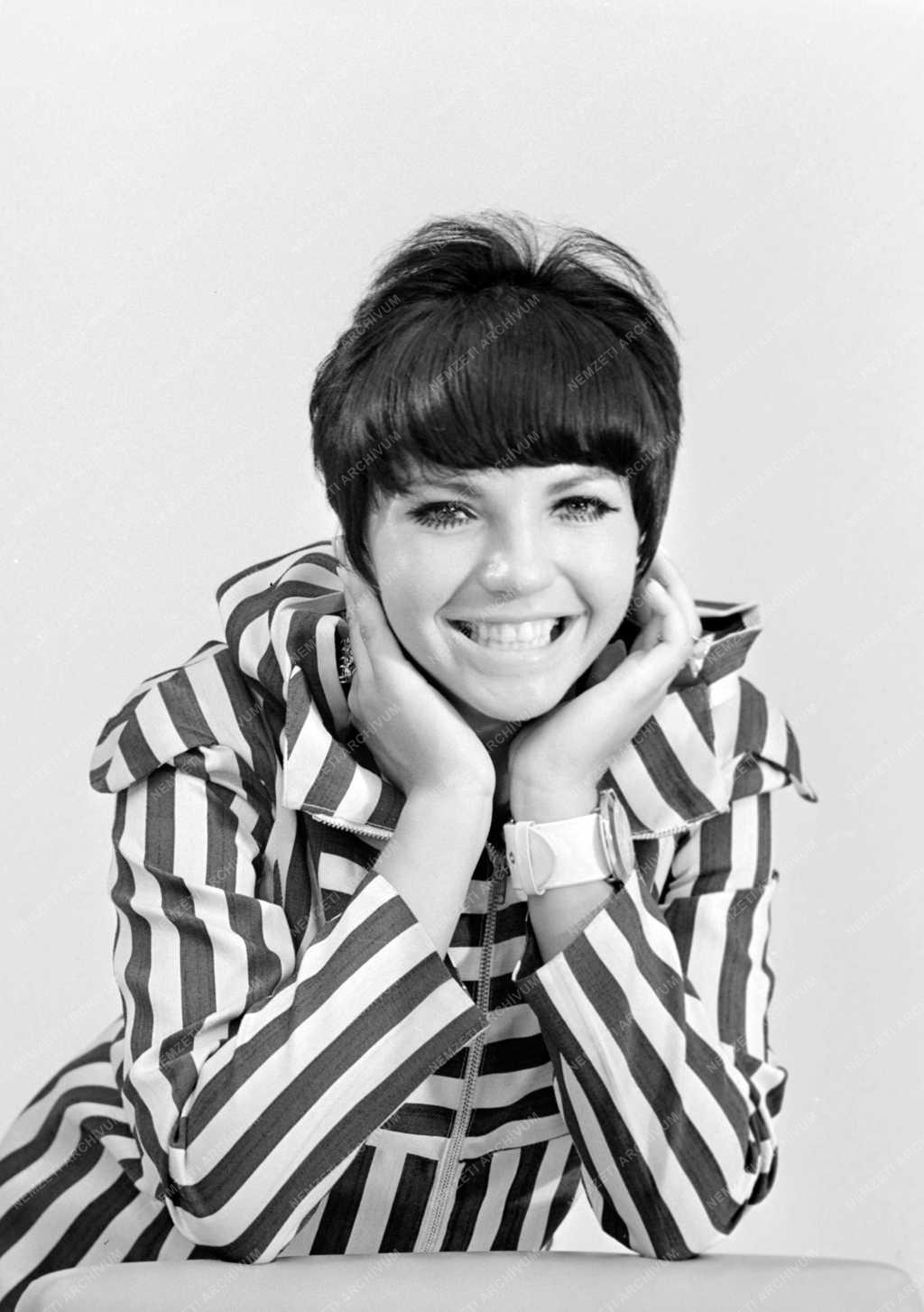 Könnyűzene - Zalatnay Sarolta táncdalénekesnő