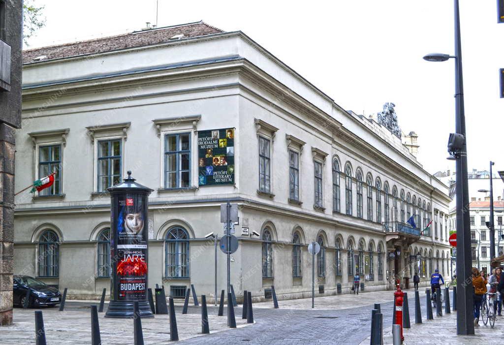 Épület - Budapest - A Károlyi-palota