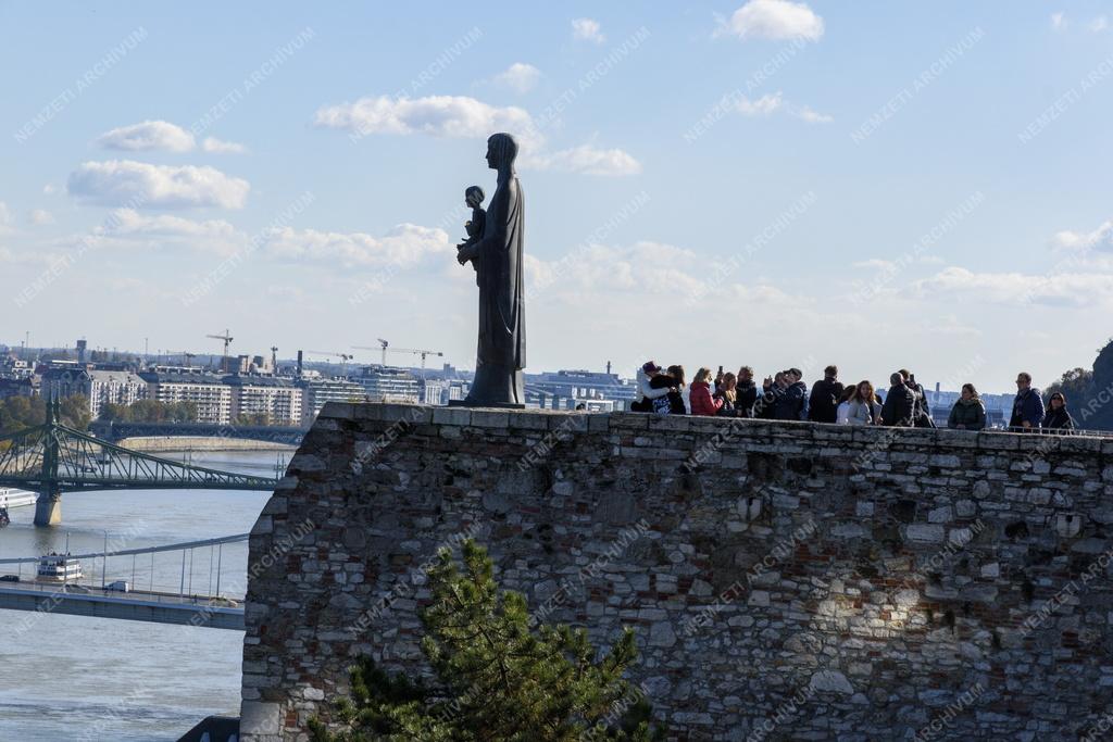 Városkép - Budapest - Mária-anya szobor