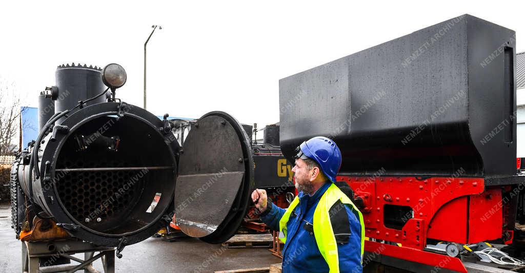 Közlekedés - Debrecen -  Mozdony felújítás