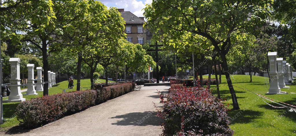 Kultúra - Vallás - Helyreállítják a Golgota téri stációkat