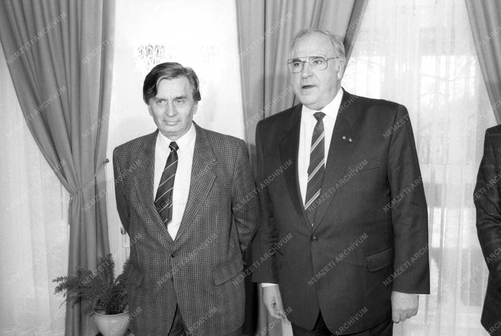 Külkapcsolat - Helmut Kohl Antall Józseffel találkozik