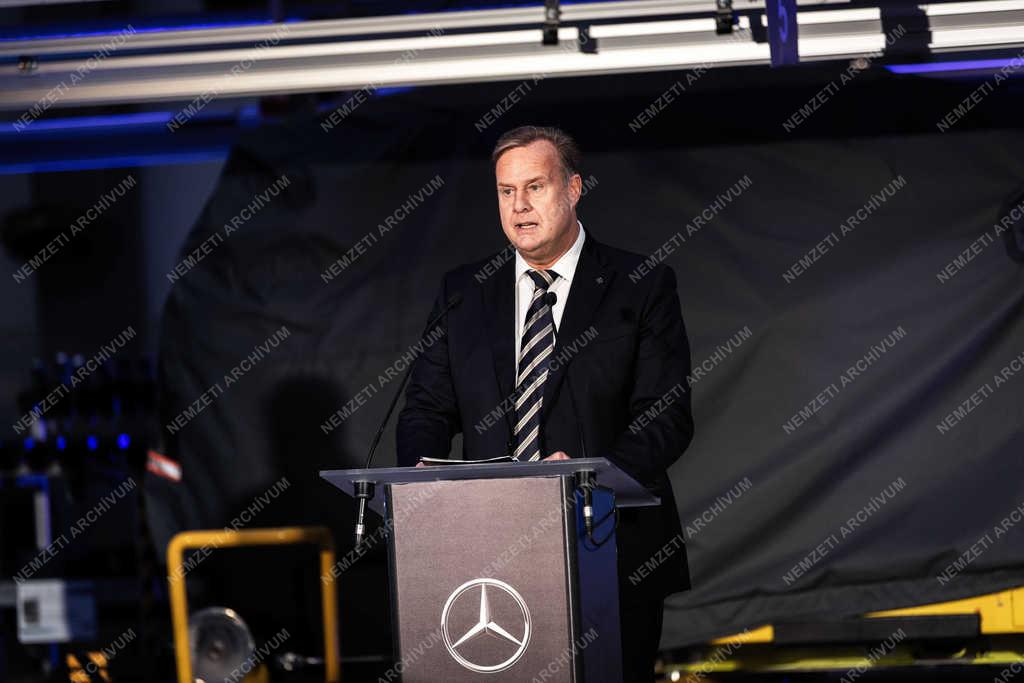Tisztán elektromos autók gyártásába kezd a Mercedes Kecskeméten