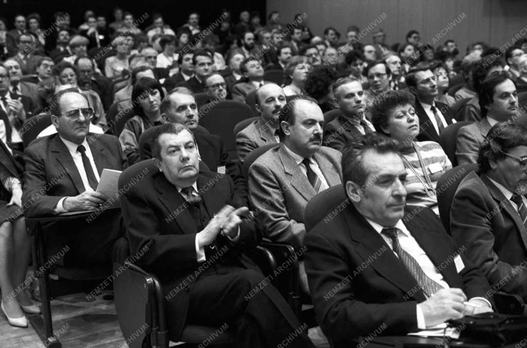 Érdekvédelem - A Magyar Orvosi Kamara alakuló ülése