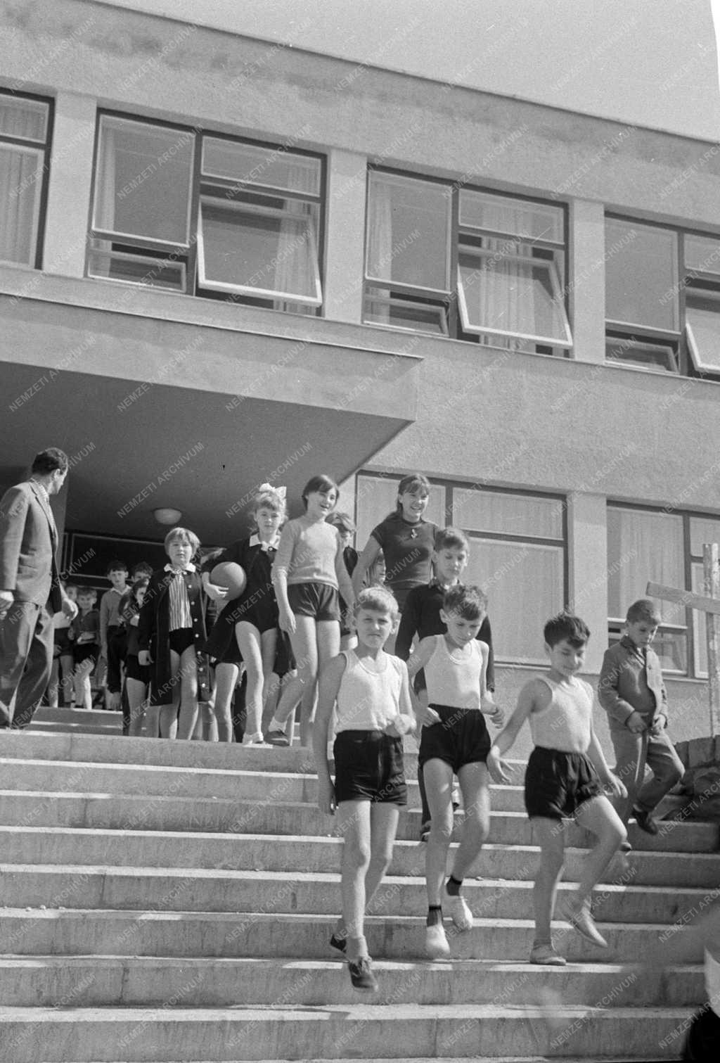 Oktatás - Új általános iskola Tatabánya-Újváros részén