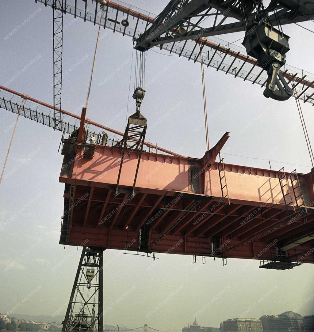 Építkezés - Épül az Erzsébet híd   