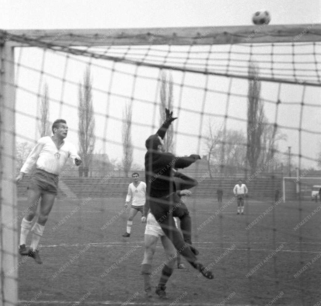 Sport - Labdarúgó NB I. - Budapest Honvéd-Csepel mérkőzés 