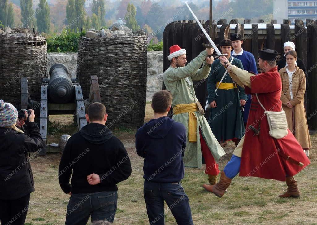Hagyományőrzés - Harcművészeti bemutató az egri várban