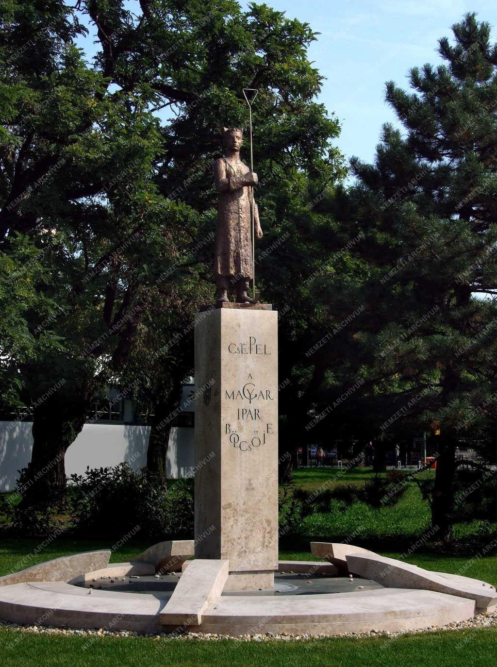 Műalkotás - Budapest - Martínász szobor