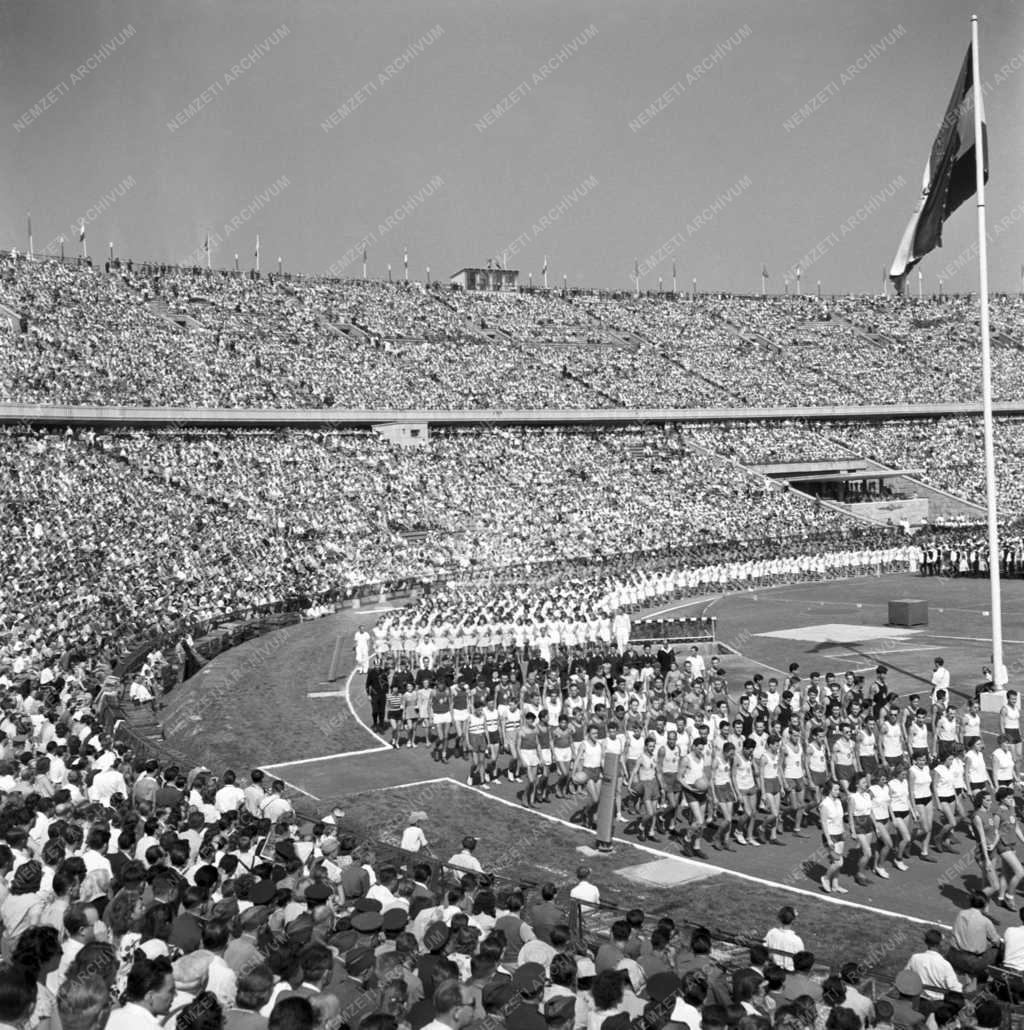 Sport - Felavatás - A Népstadion ünnepélyes megnyitása