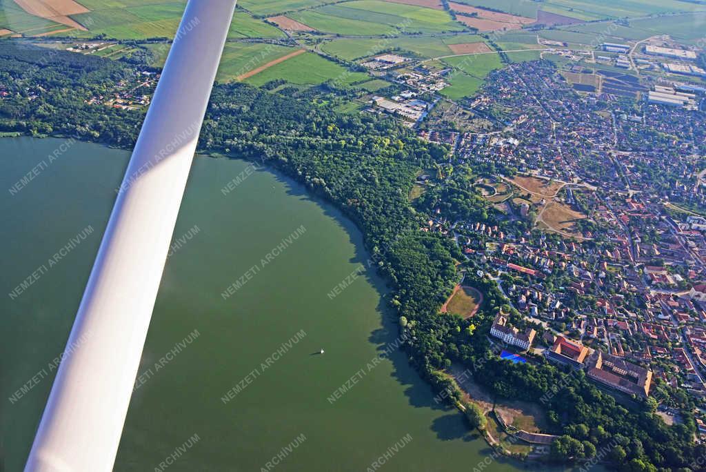 Légi felvétel - Tata_- Öreg tó 