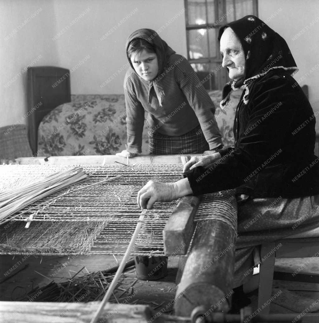Kultúra - Hagyomány - Gyékényszövés és raffiafonás