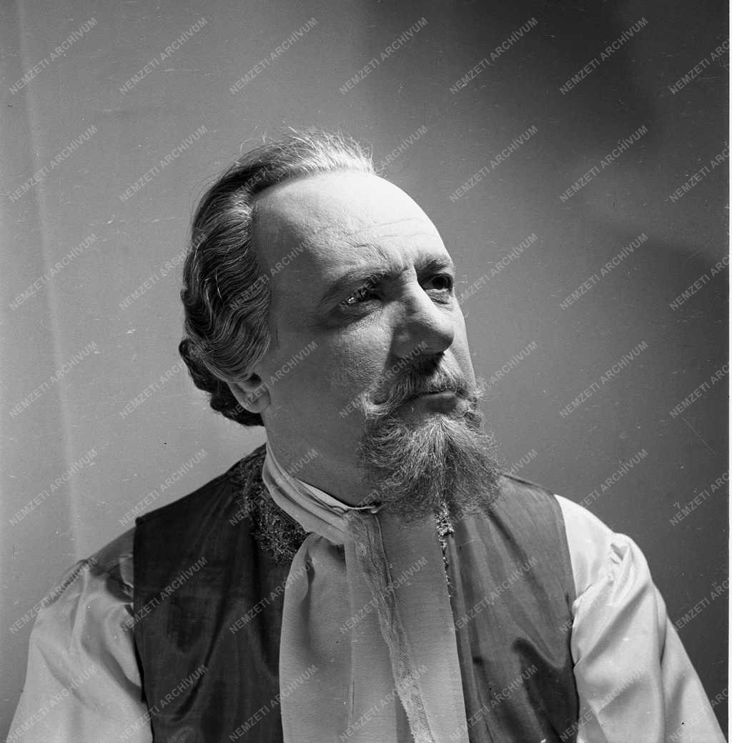 Színház -  A Magyar Néphadsereg Színháza