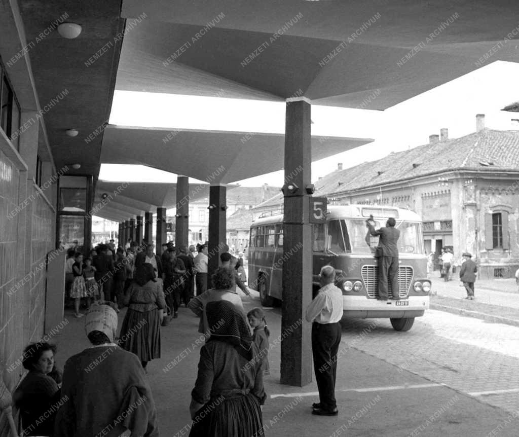 Közlekedés - Átadták a székesfehérvári MÁVAUT pályaudvart