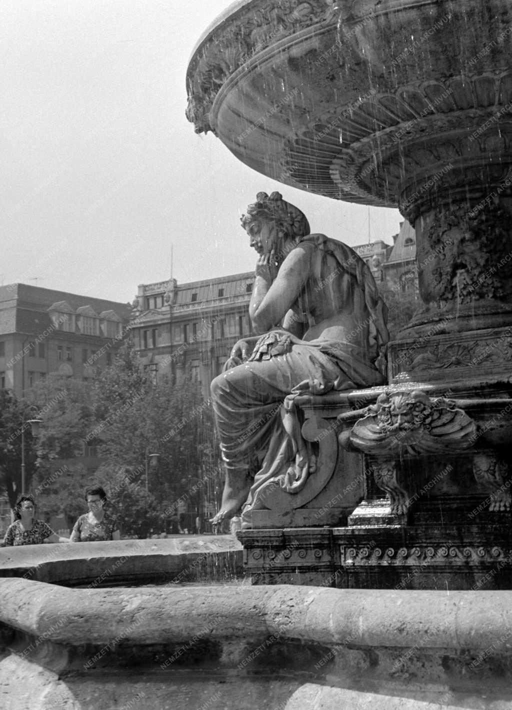 Városkép - Budapest - Danubius-kút az Engels-téren